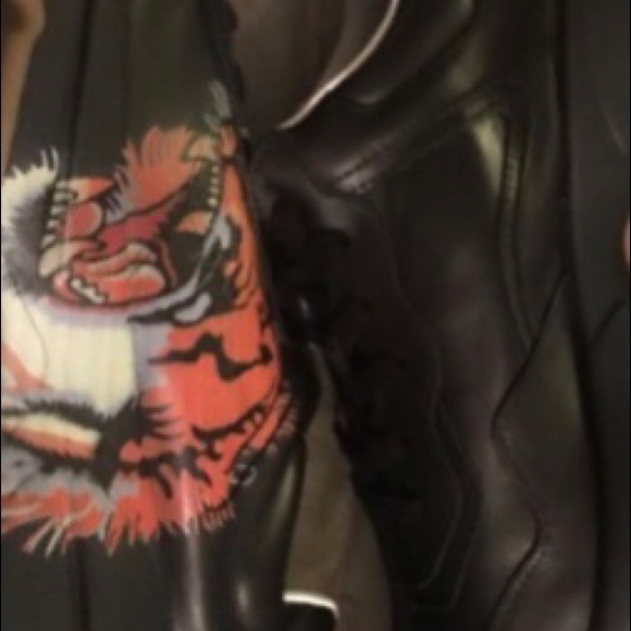 Gucci’s tiger shoes - Picture 3 of 3